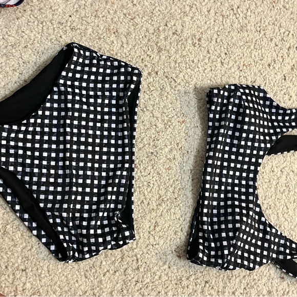 Size small swim suits.  Each $25 or all for $105 - Picture 3 of 7